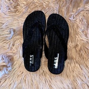 NWT! AWS Women’s Glitter Sandal